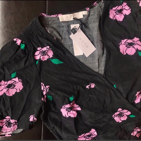 NWT ASTR The Label Malia Floral Print Top - Picture 5 of 5